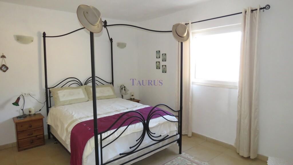 Villa for Sale in Canillas de Aceituno