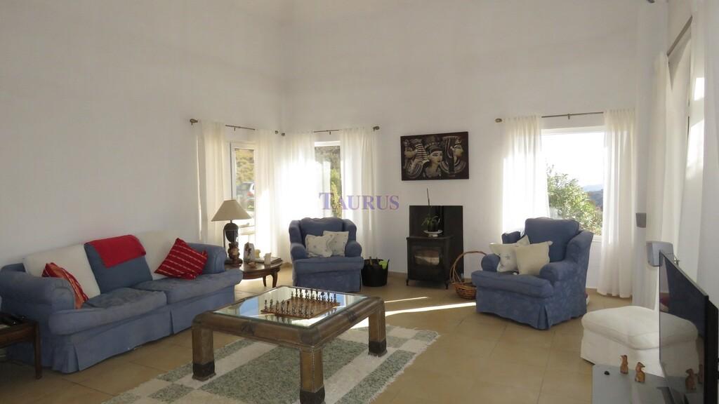 Villa for Sale in Canillas de Aceituno