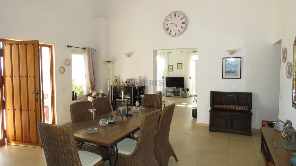 Villa for Sale in Canillas de Aceituno