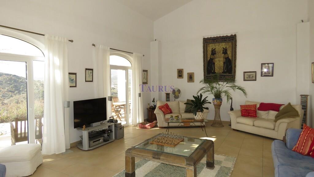 Villa for Sale in Canillas de Aceituno