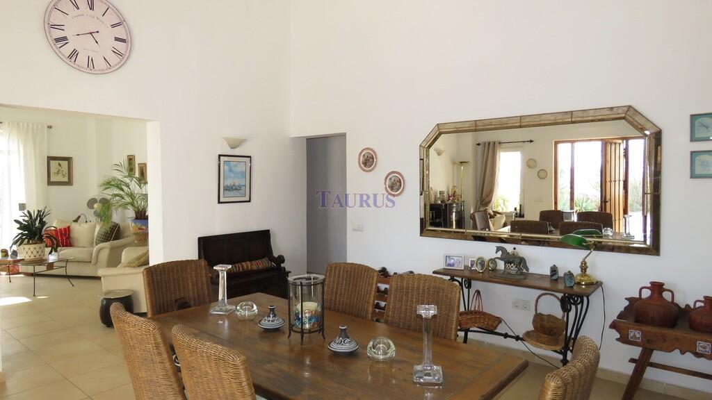 Villa for Sale in Canillas de Aceituno