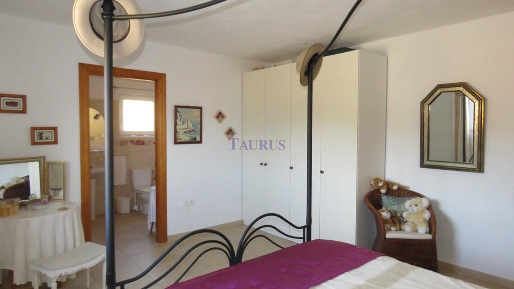 Villa for Sale in Canillas de Aceituno
