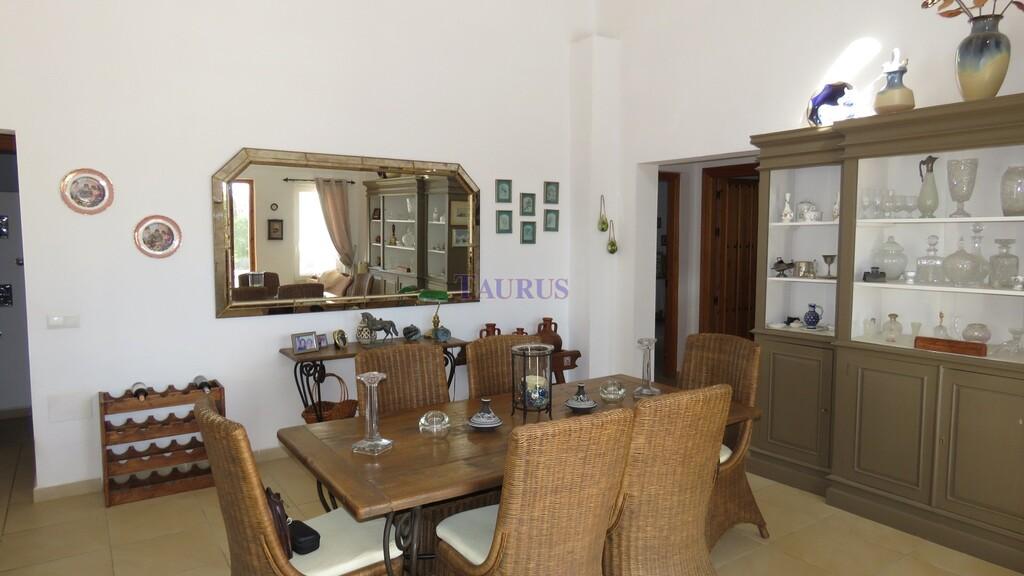 Villa for Sale in Canillas de Aceituno