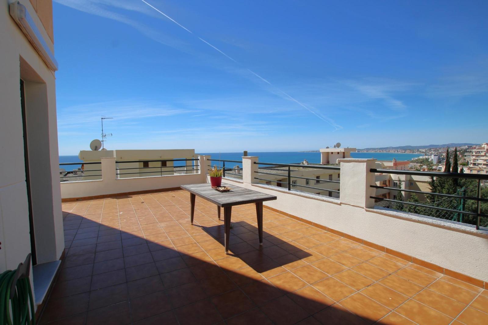 Flat for Sale in Benalmádena