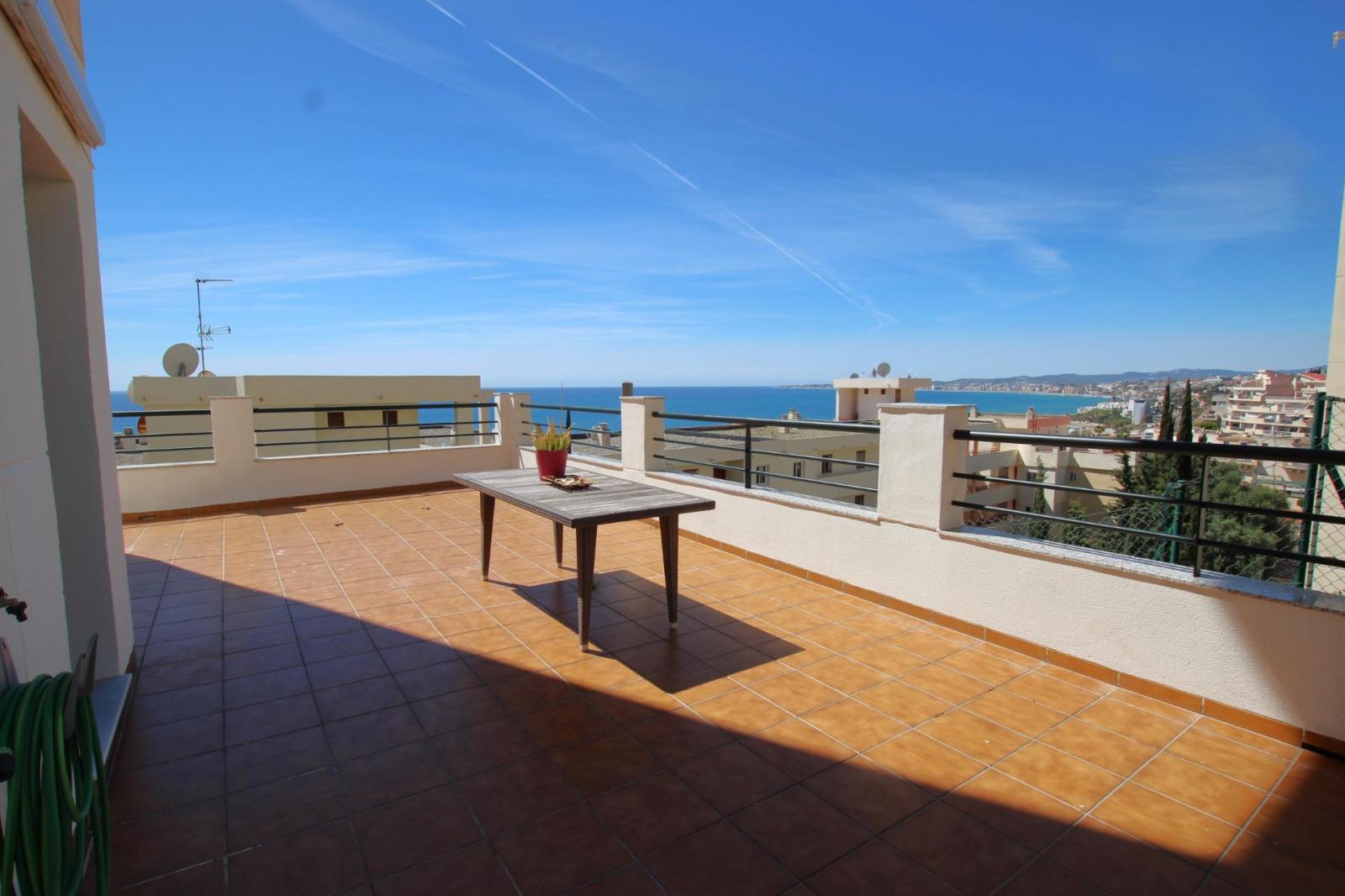 Flat for Sale in Benalmádena