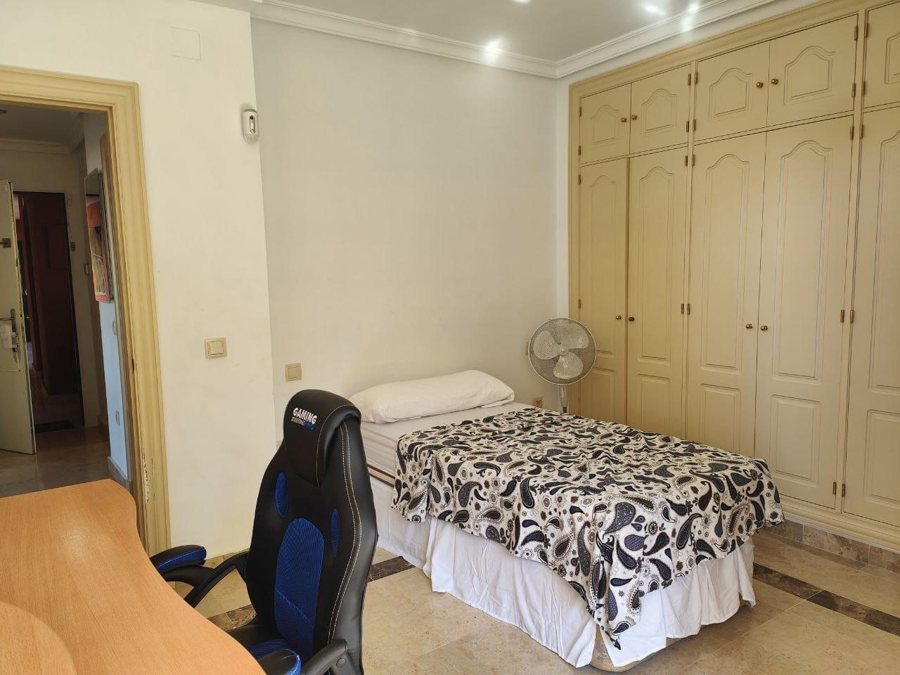 Flat for Sale in Benalmádena