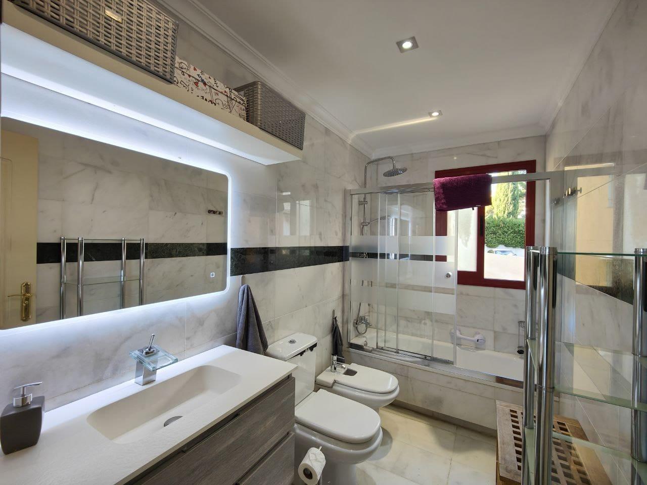 Flat for Sale in Benalmádena