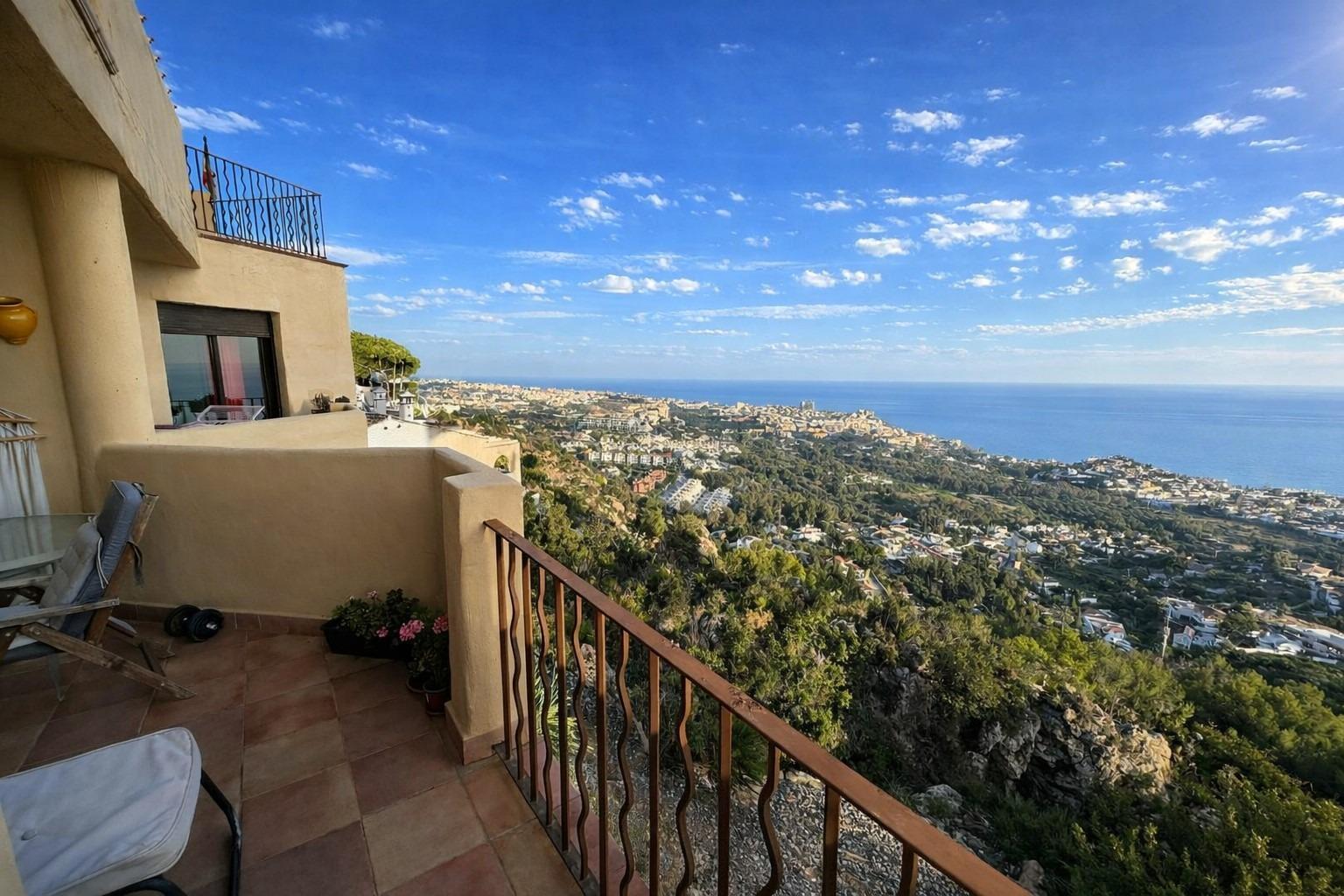 Flat for Sale in Benalmádena
