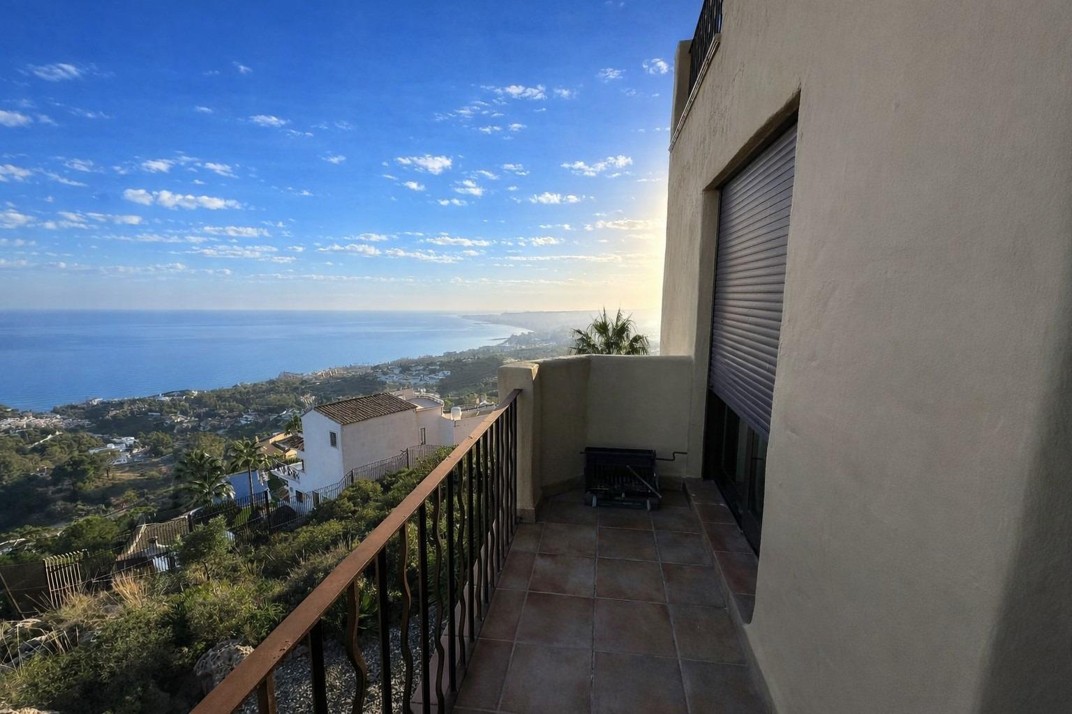Flat for Sale in Benalmádena