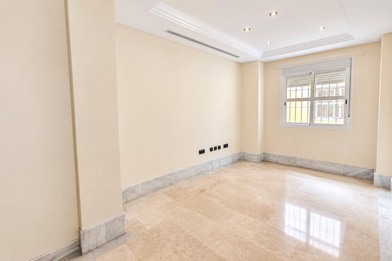 Premise for Sale in Benalmádena