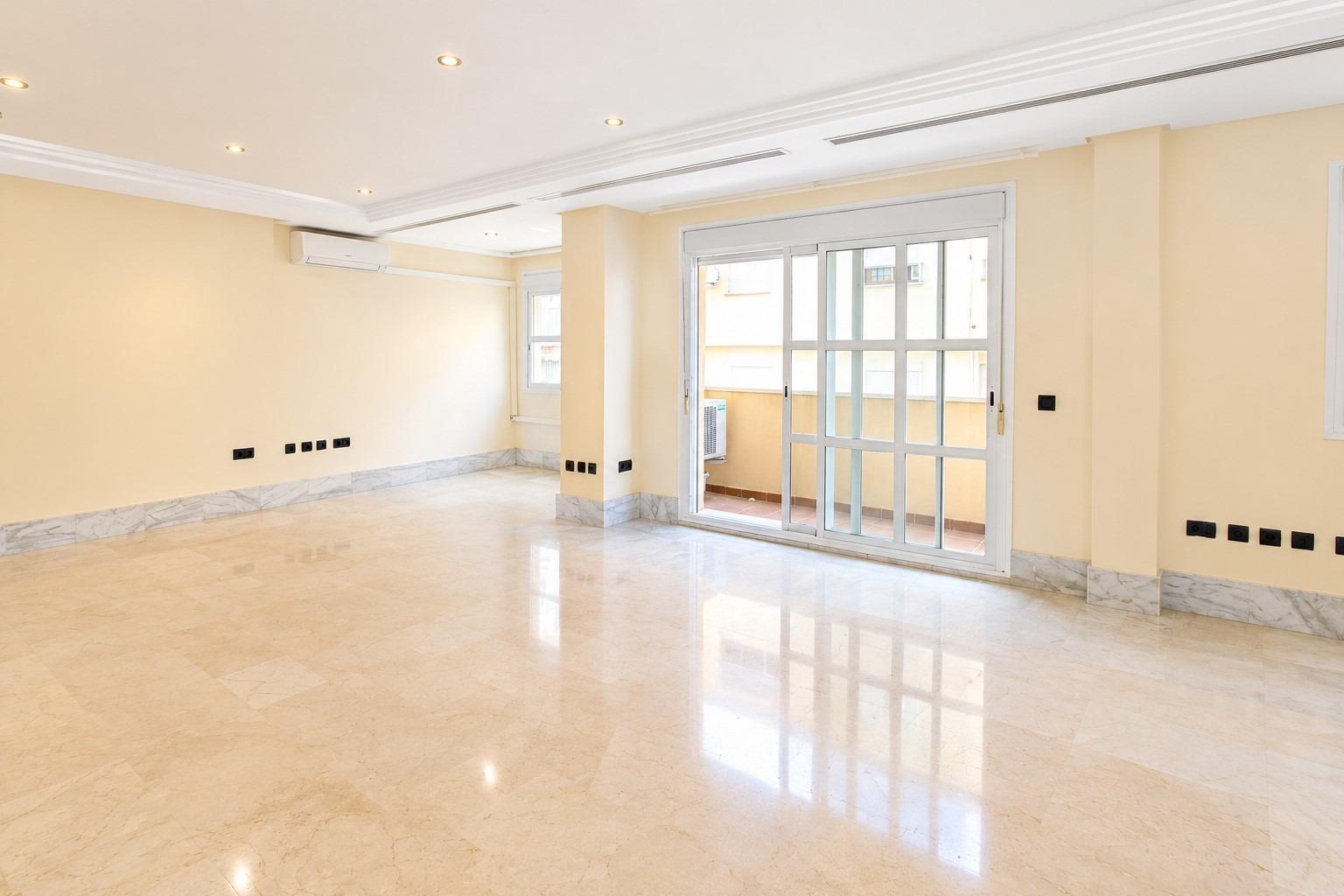 Premise for Sale in Benalmádena