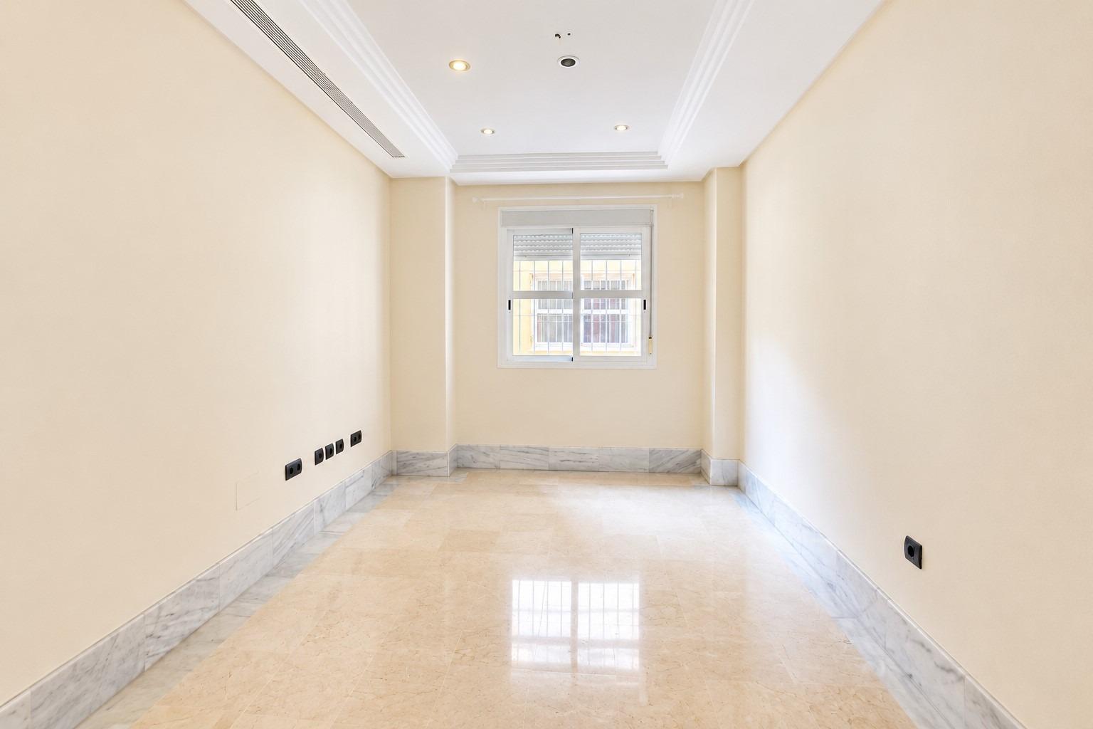Premise for Sale in Benalmádena