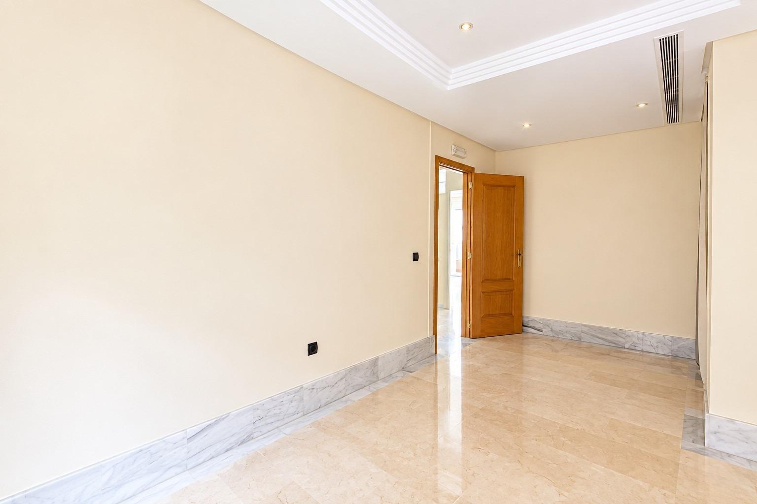 Premise for Sale in Benalmádena