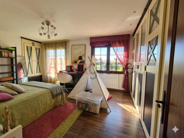 Chalet for Sale in Castrillón