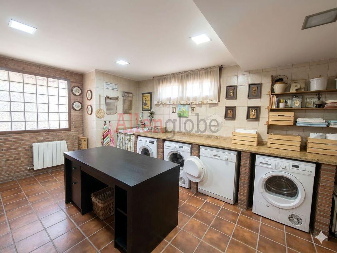 Chalet for Sale in Castrillón