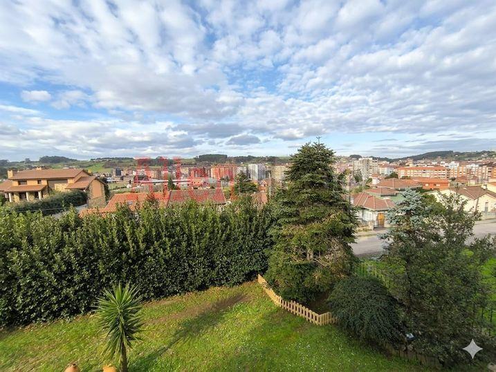 Chalet for Sale in Castrillón