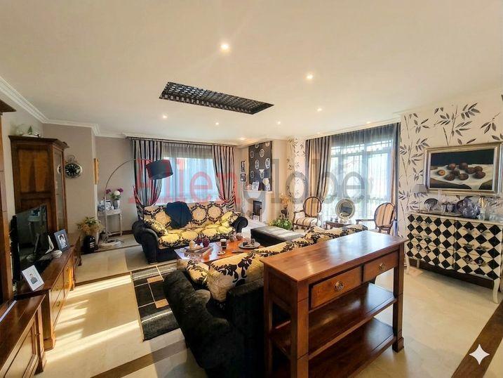 Chalet for Sale in Castrillón