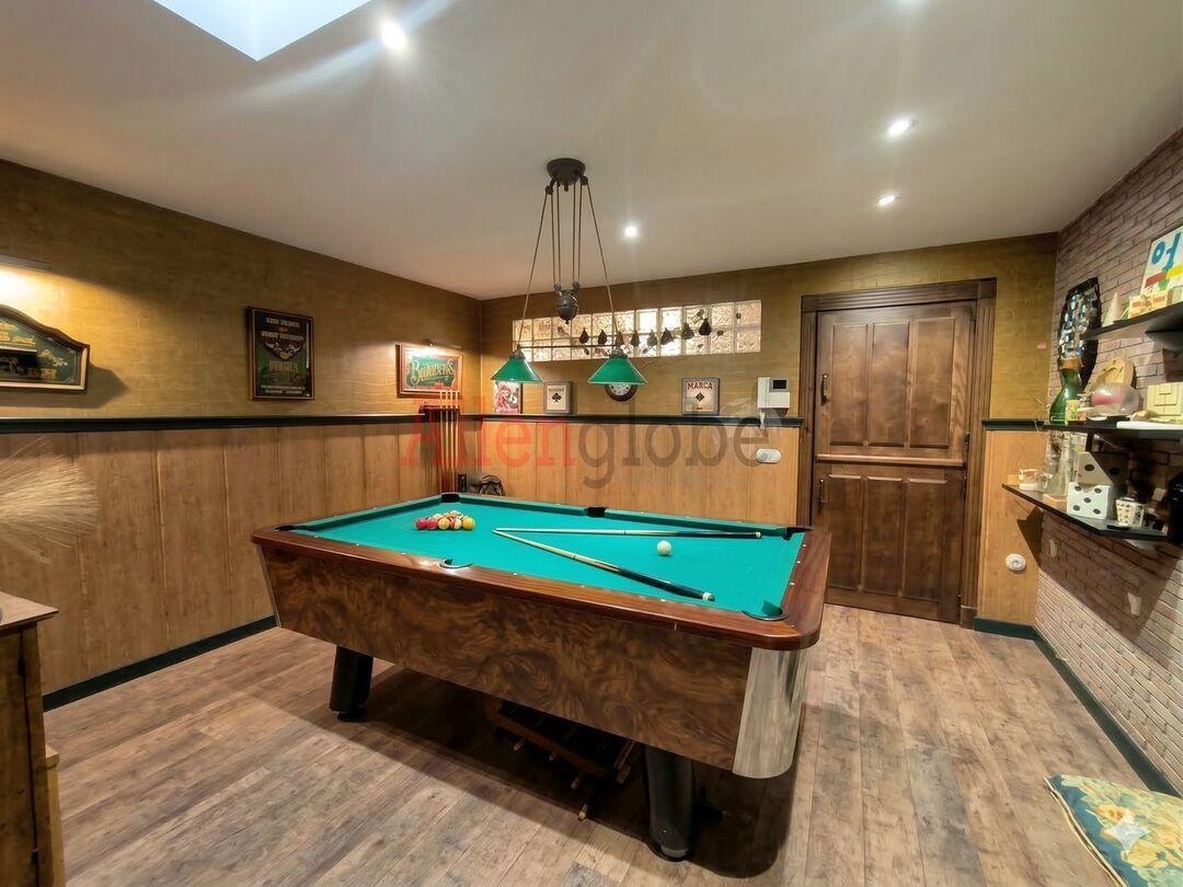 Chalet for Sale in Castrillón