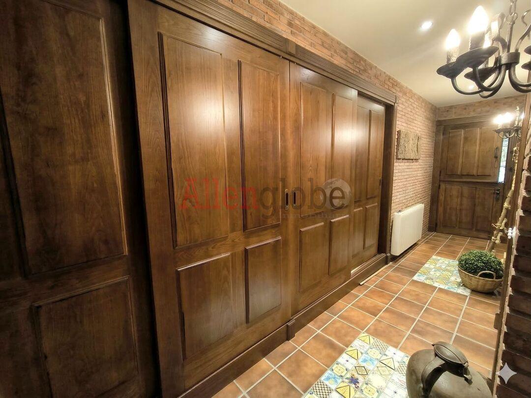 Chalet for Sale in Castrillón