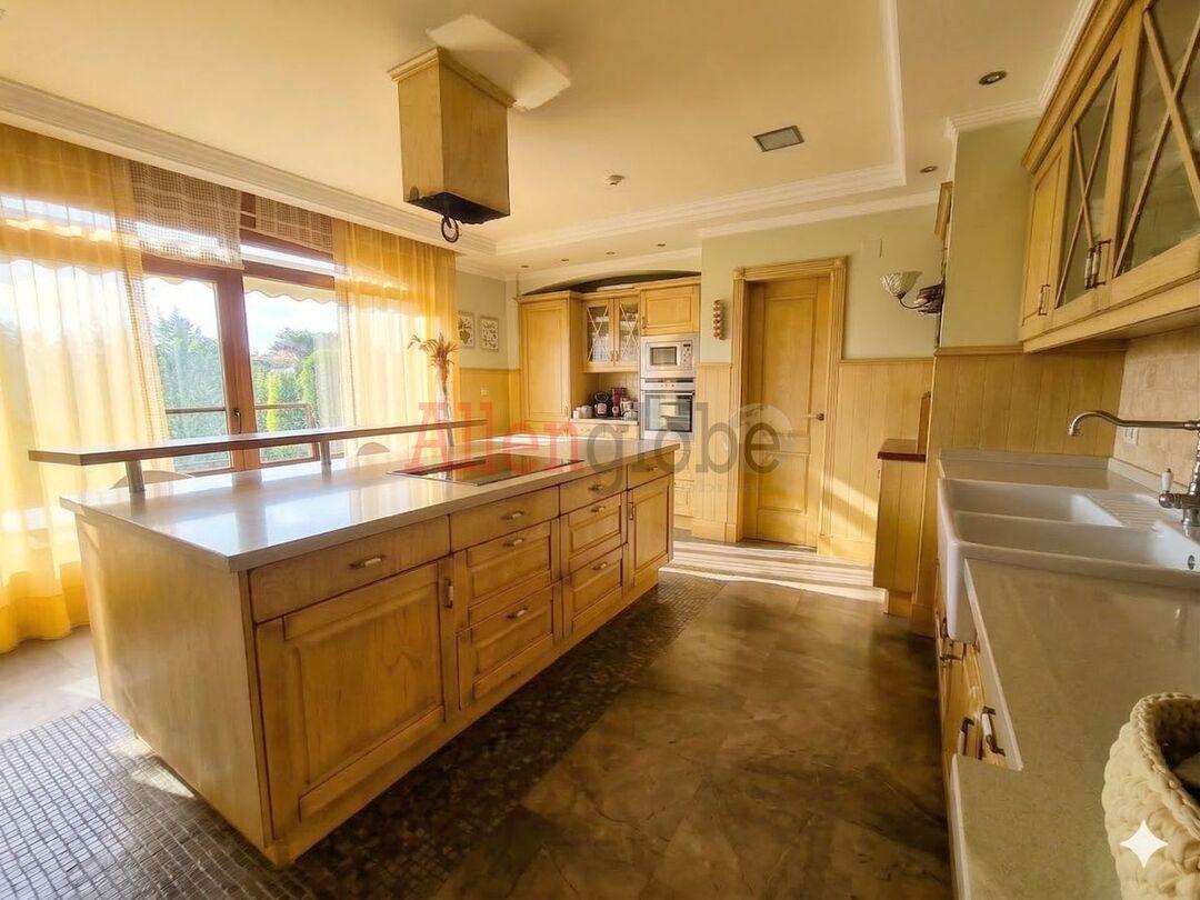 Chalet for Sale in Castrillón