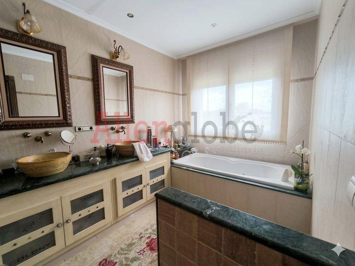 Chalet for Sale in Castrillón