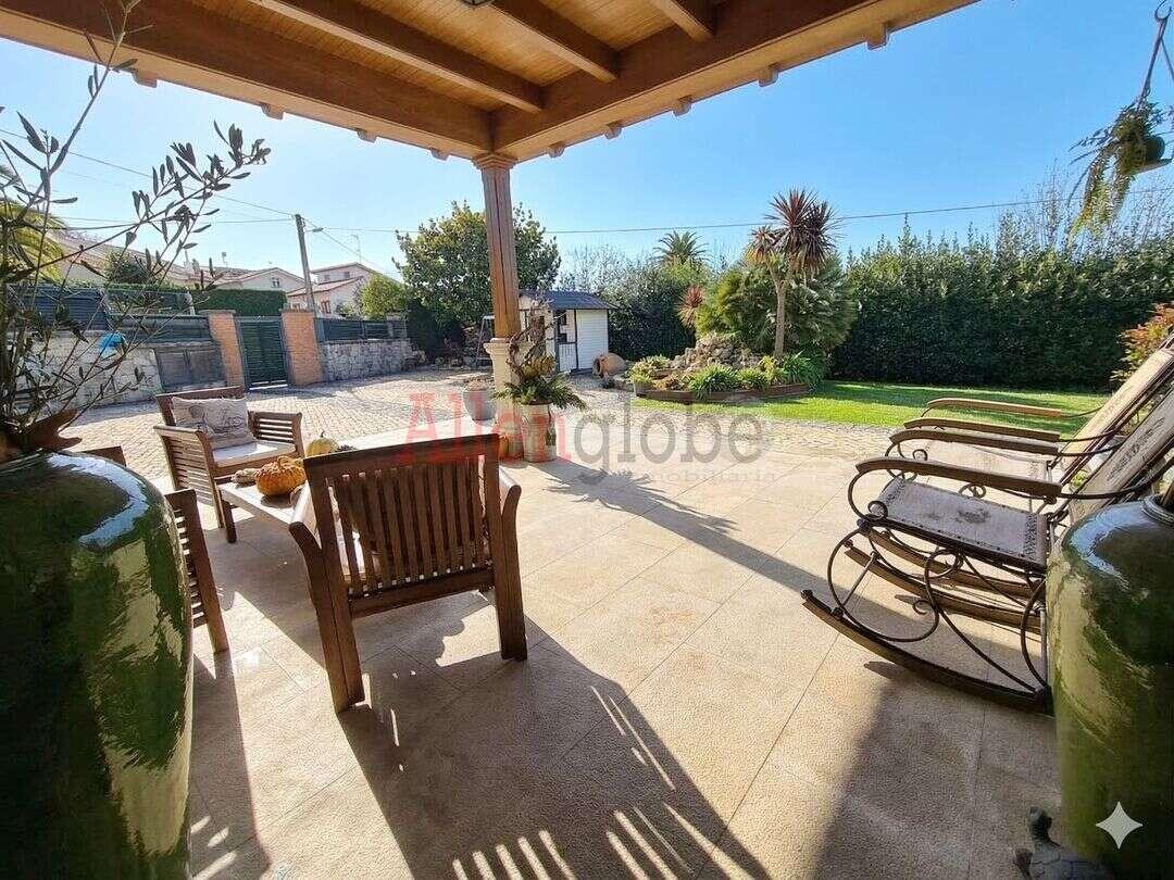 Chalet for Sale in Castrillón