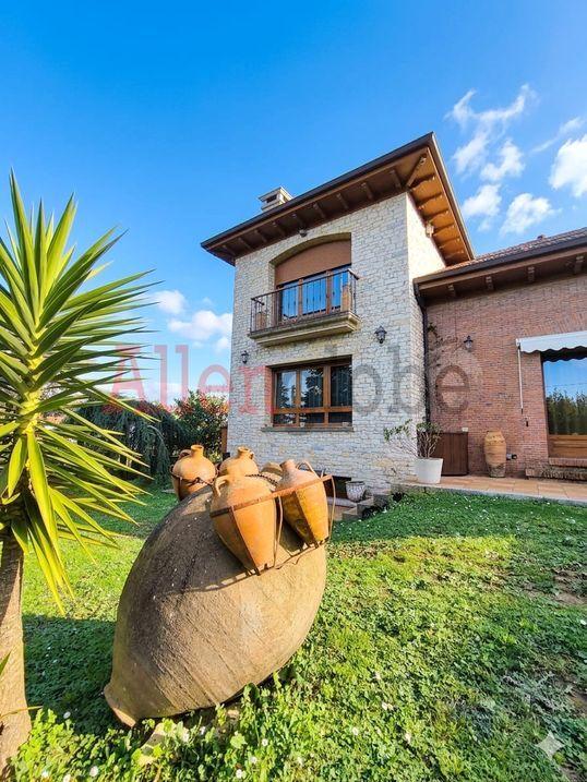 Chalet for Sale in Castrillón