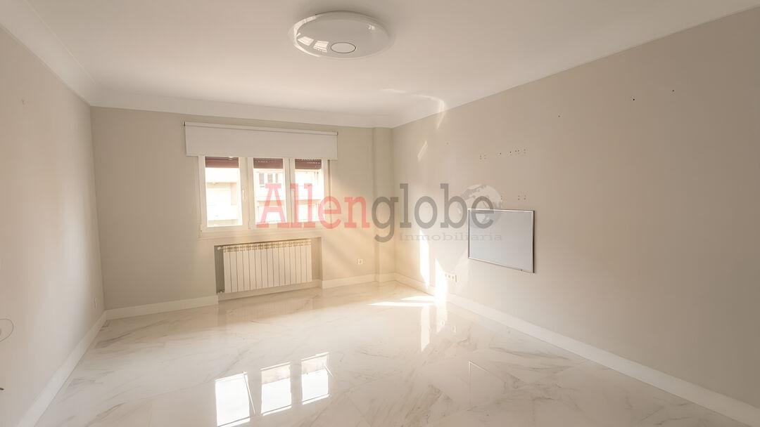 Piso en Venta en Oviedo