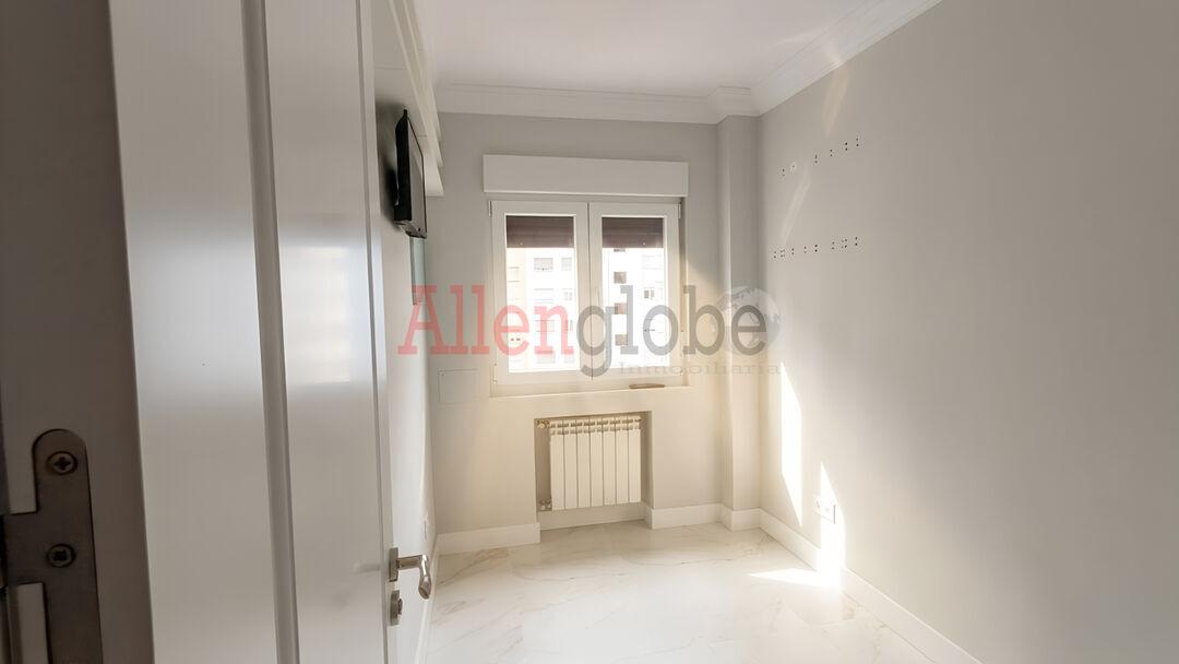 Piso en Venta en Oviedo
