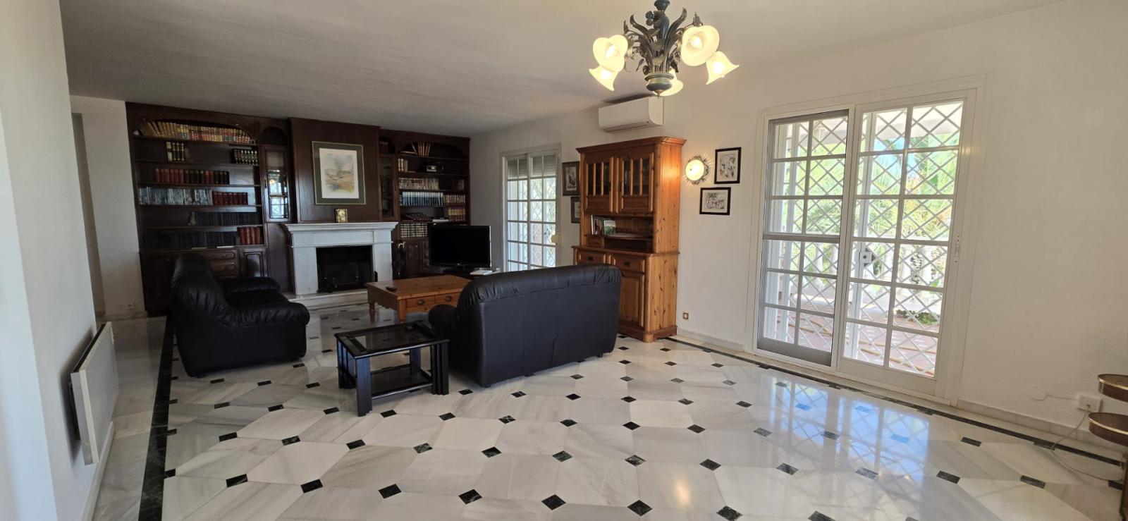 Villa for Sale in Alhaurín de la Torre