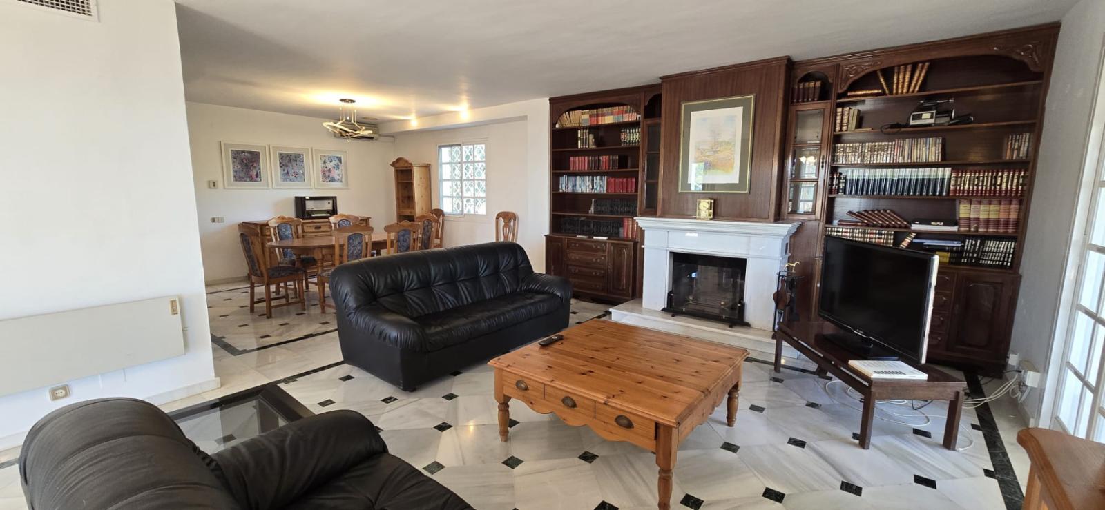 Villa for Sale in Alhaurín de la Torre