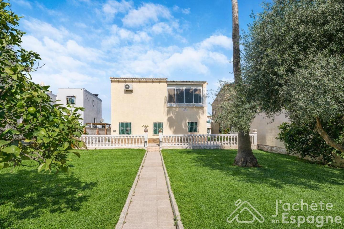 Villa for Sale in Daimús