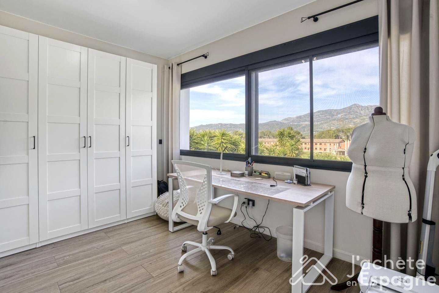 Villa for Sale in Alzira