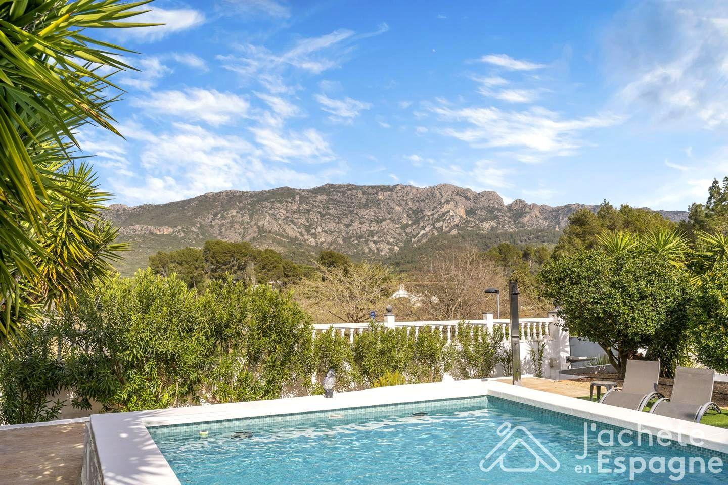 Villa for Sale in Alzira