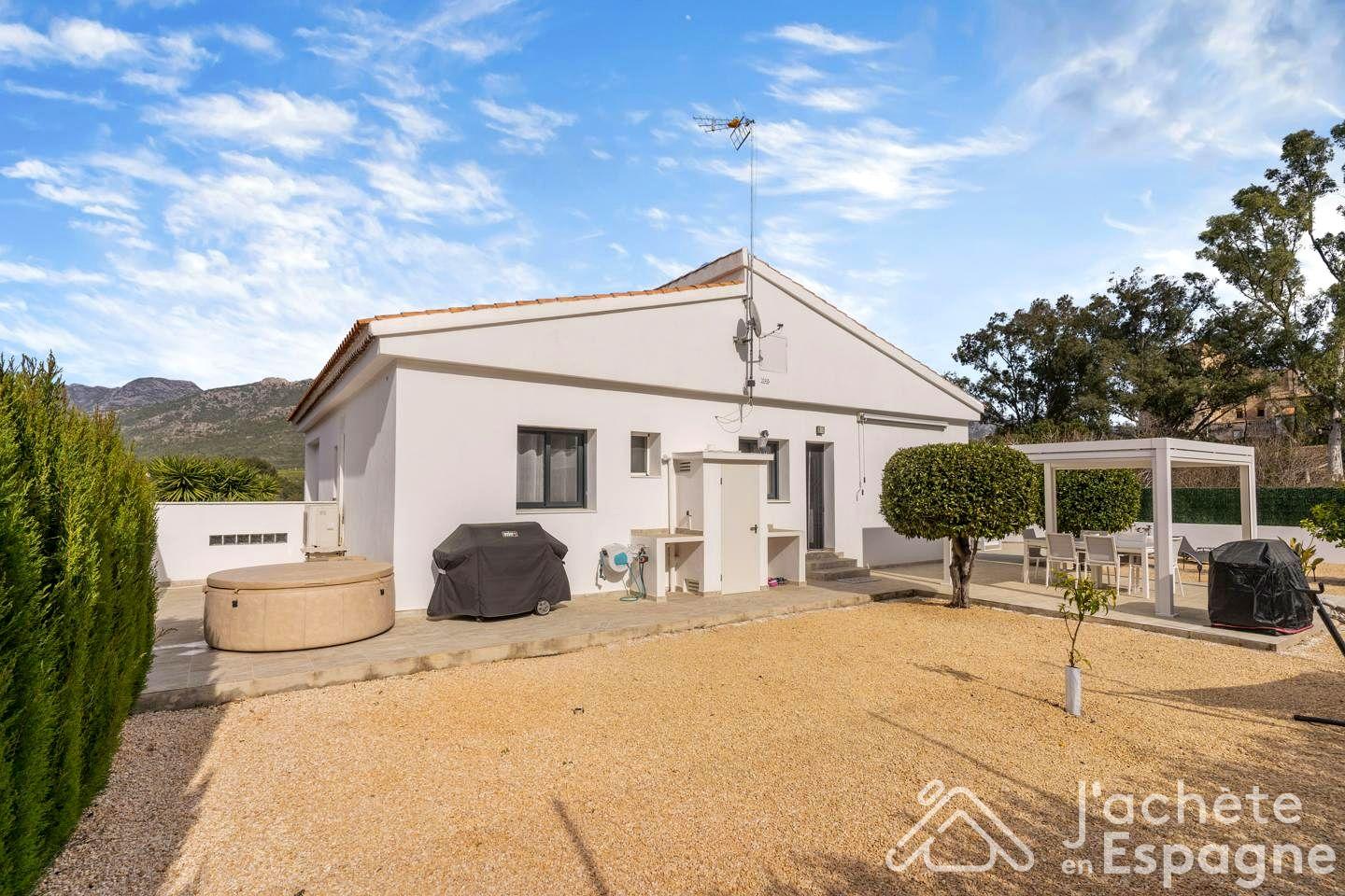 Villa for Sale in Alzira