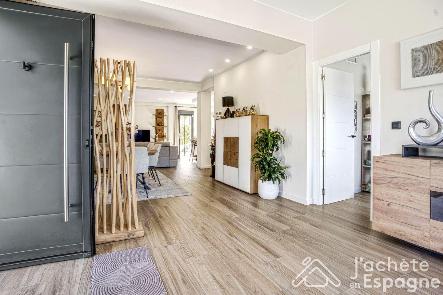 Villa for Sale in Alzira