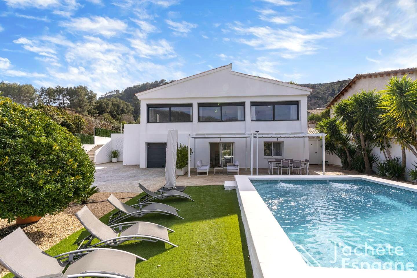Villa for Sale in Alzira