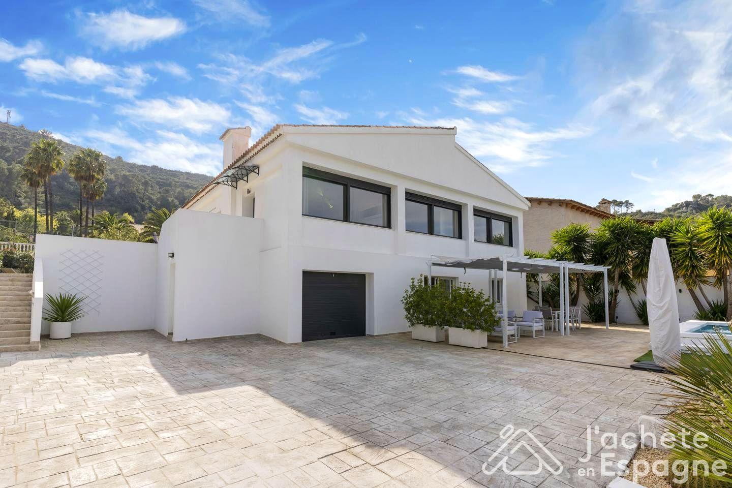 Villa for Sale in Alzira