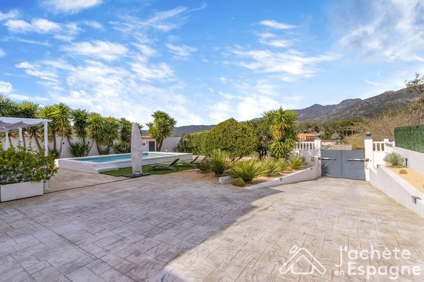 Villa for Sale in Alzira