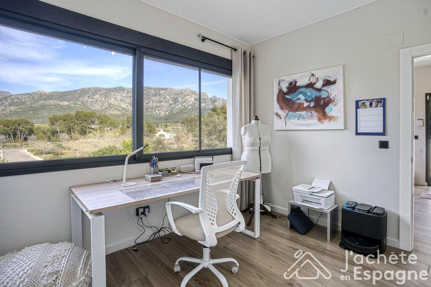 Villa for Sale in Alzira