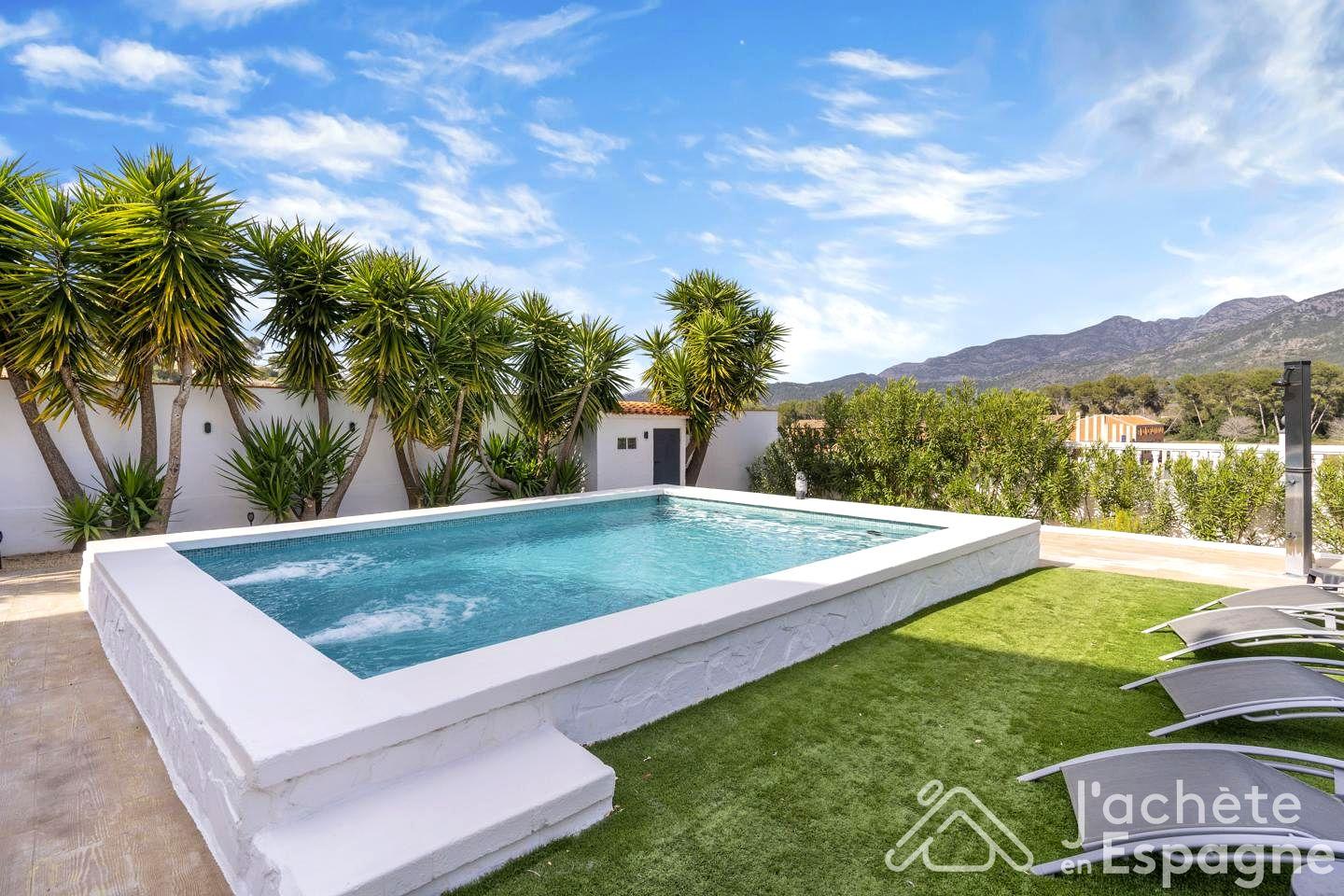 Villa for Sale in Alzira