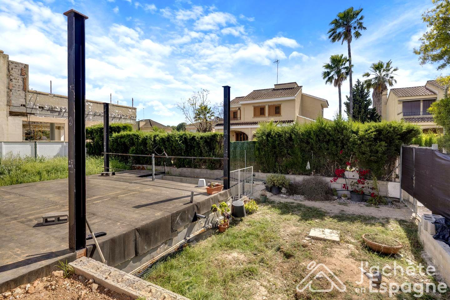 Villa for Sale in Paterna