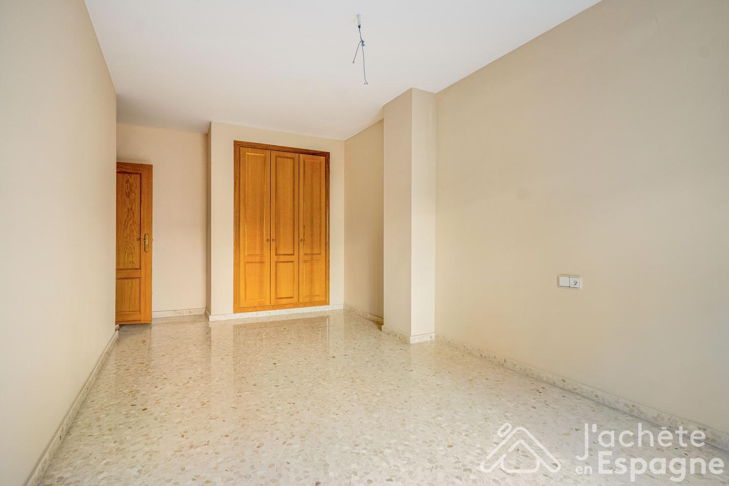 Flat for Sale in Valencia