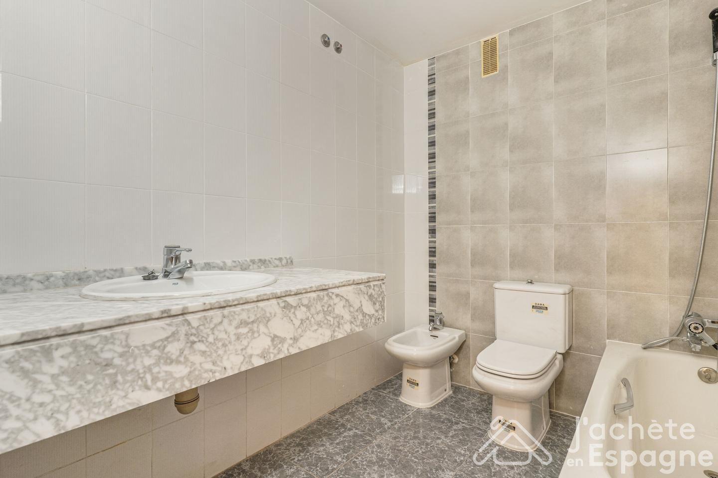 Flat for Sale in Valencia