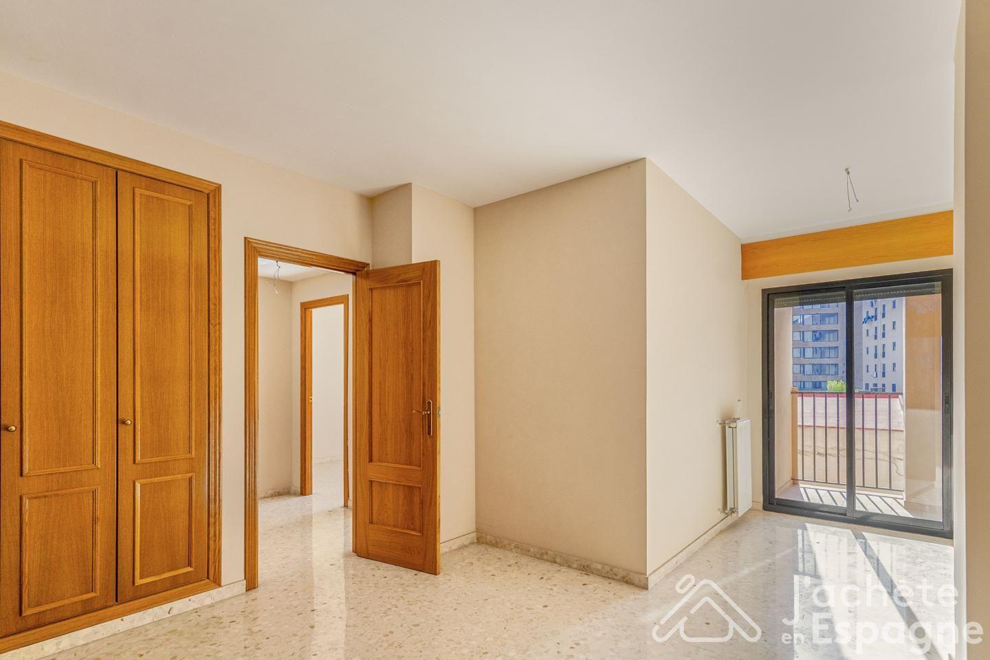 Flat for Sale in Valencia