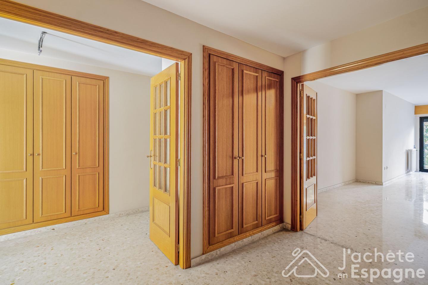 Flat for Sale in Valencia