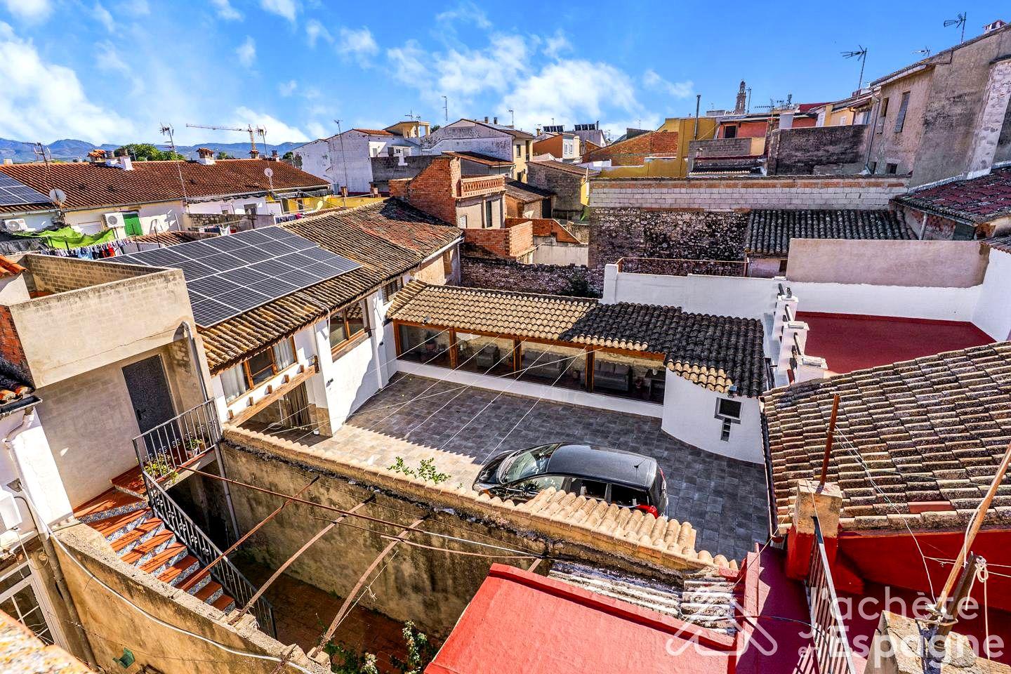 Villa for Sale in La Pobla Llarga