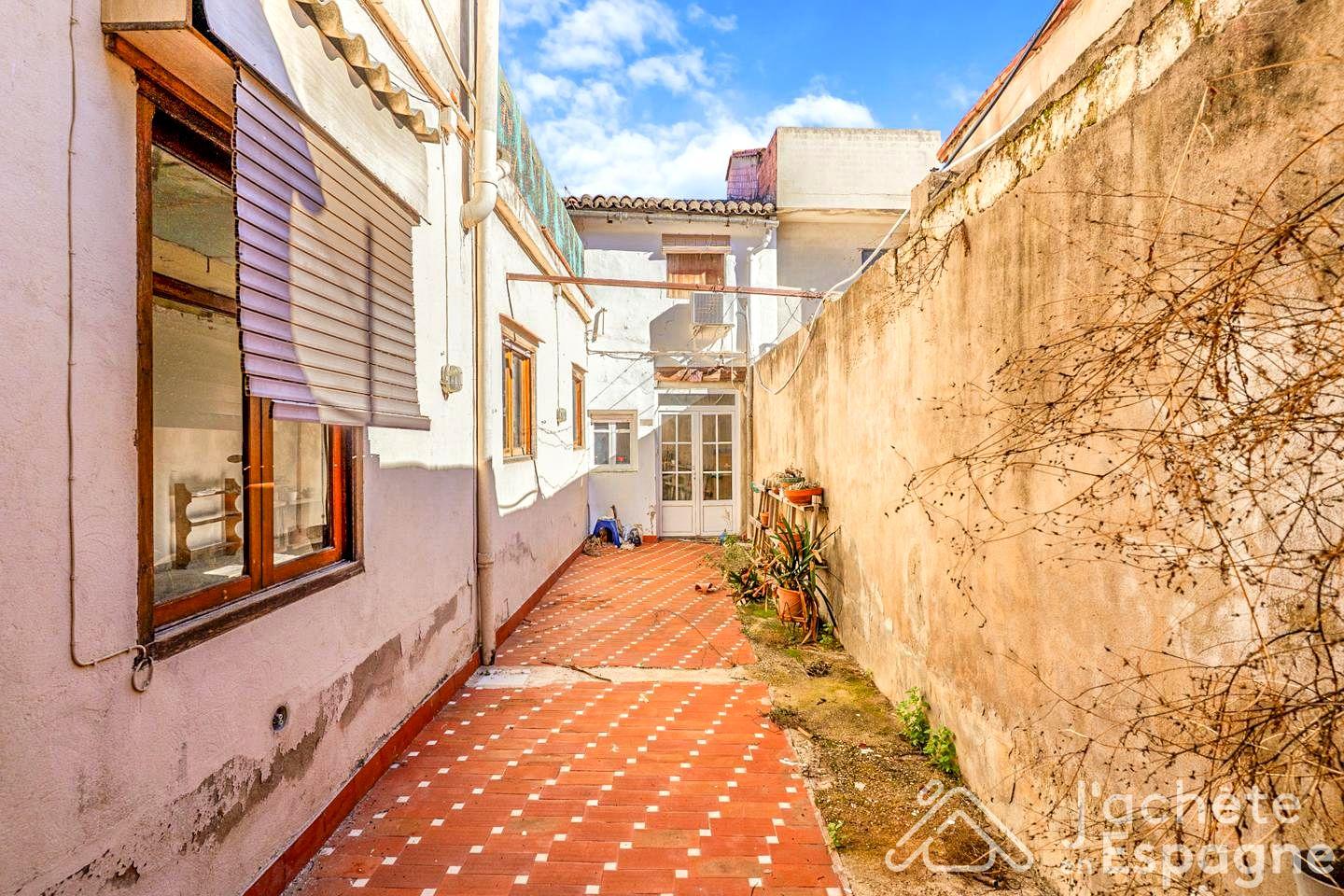 Villa for Sale in La Pobla Llarga
