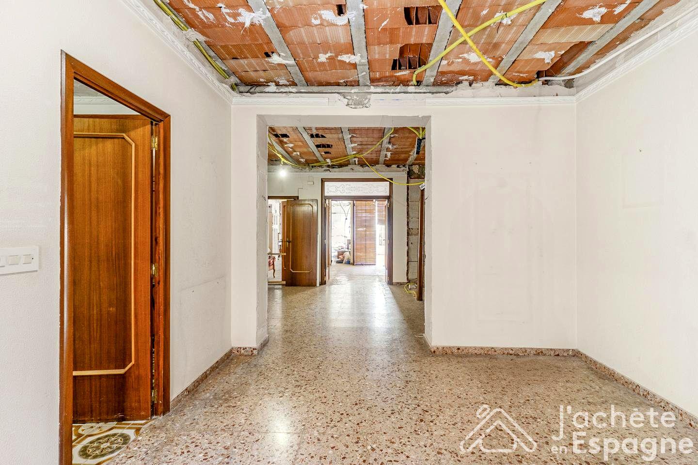 Villa for Sale in La Pobla Llarga