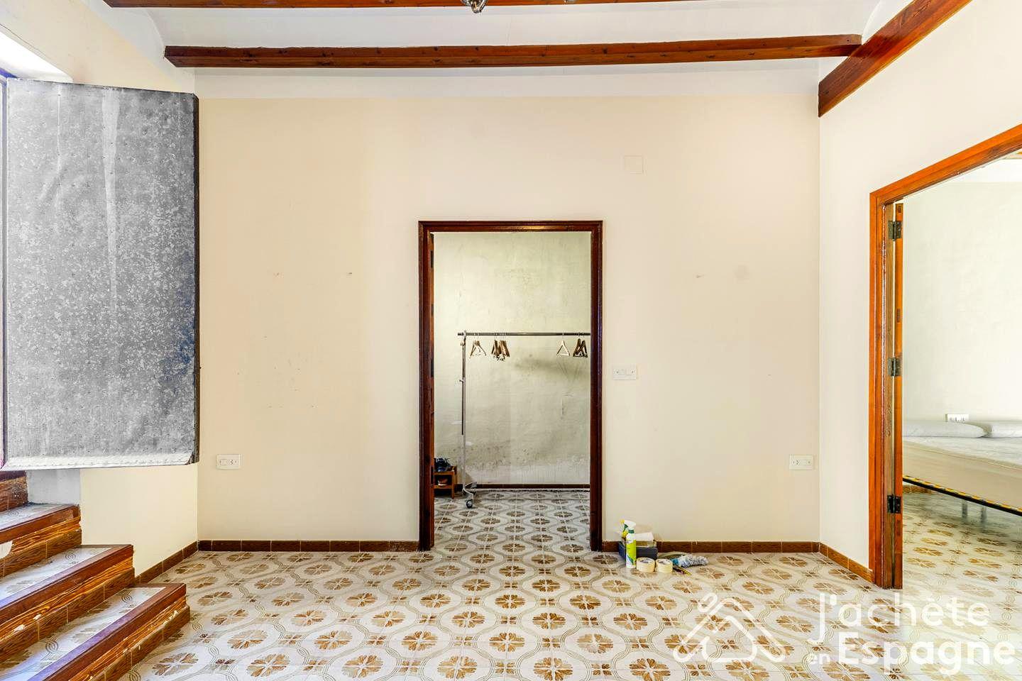 Villa for Sale in La Pobla Llarga